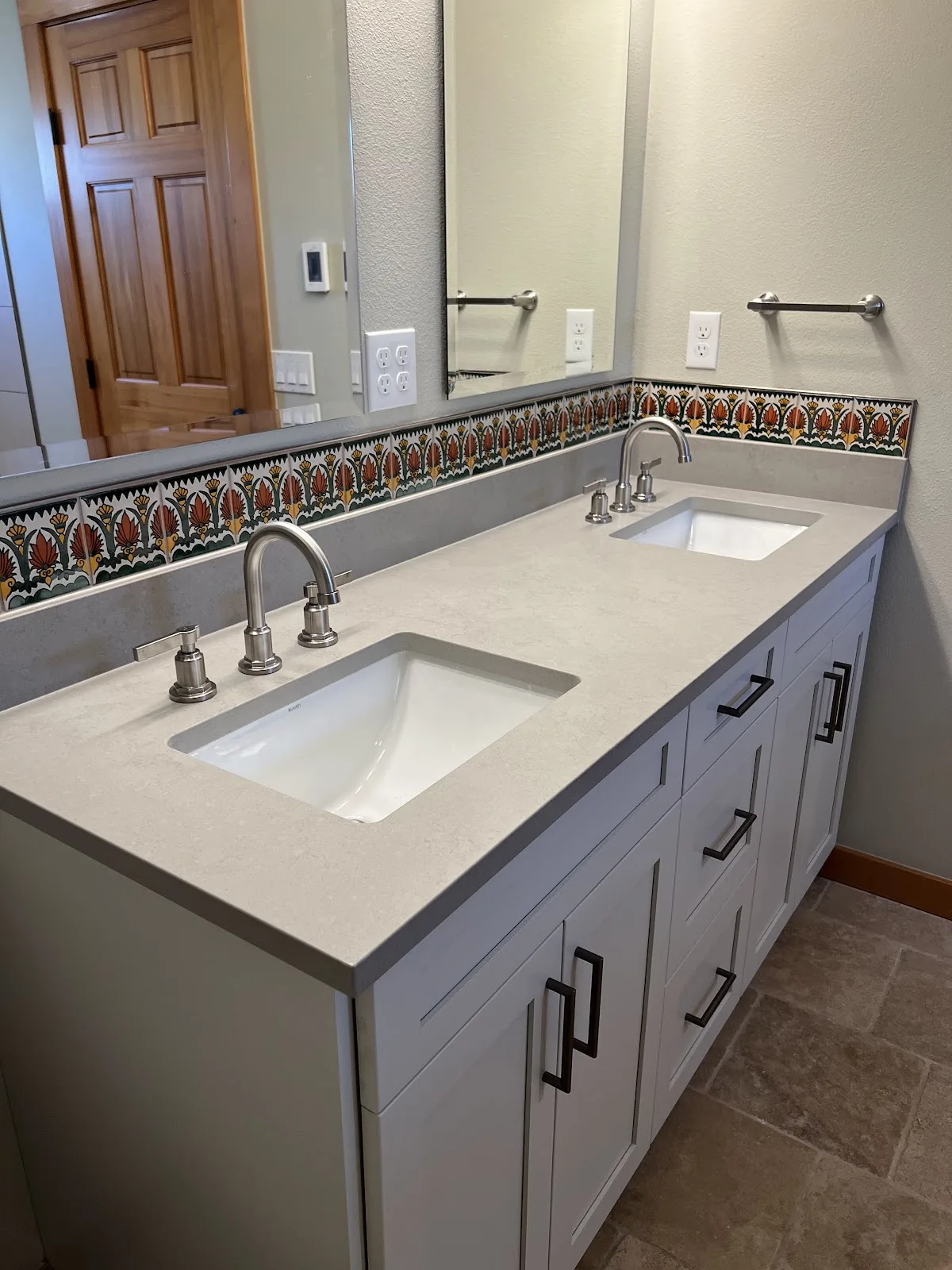 Bathroom with tiled shower, tub surround and a decorative tile niche in Bellingham, WA — Living By Design (5)